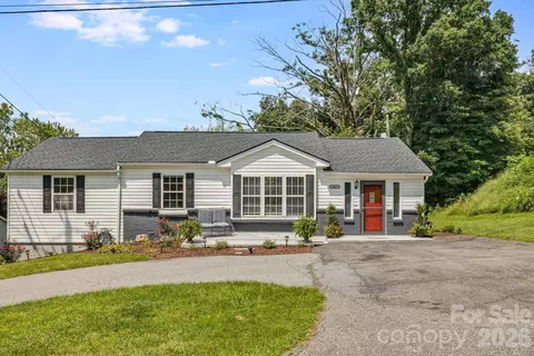 303 Hunter St, Burnsville, NC 28714
