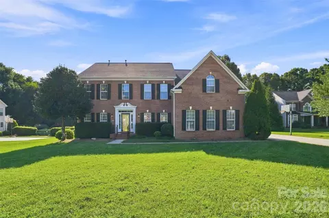 2120 Heath Lake Dr, Charlotte, NC 28227
