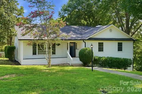 8323 Cliffside Dr, Charlotte, NC 28270
