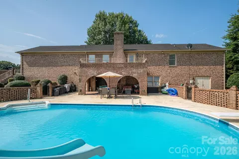 1000 Country Club Dr, Cherryville, NC 28021