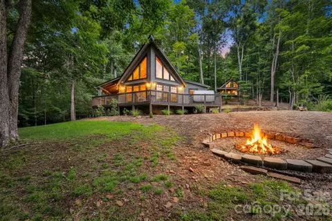 1416 Indian Lake Dr, West Jefferson, NC 28694