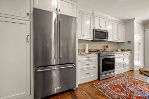 Kitchen - 77 Chestnut 305 St #305, Tryon, NC 28782 photo 2 of 4