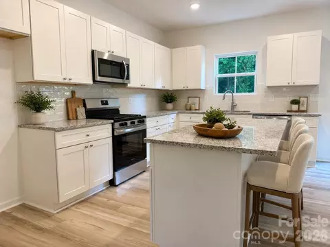 Kitchen - 1570 Solitude Ct, Kannapolis, NC 28081 photo 2 of 3