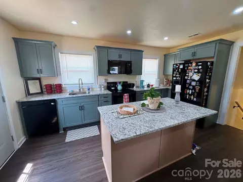 Kitchen - 115 Robert Dr, State Road, NC 28676 photo 3 of 5