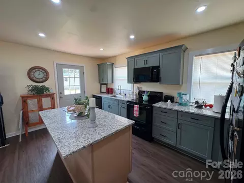 Kitchen - 115 Robert Dr, State Road, NC 28676 photo 4 of 5