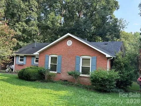 7216 Lockmont Dr, Charlotte, NC 28212