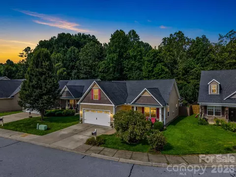 93 Foxtail Ct, Hendersonville, NC 28792
