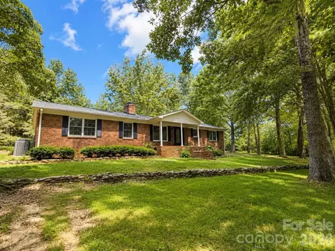 2725 Puetts Chapel Rd, Bessemer City, NC 28016