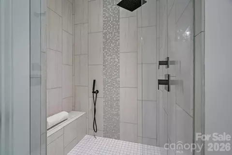 Bath - 19608 Olde Spring Ct, Cornelius, NC 28031 photo 6 of 8