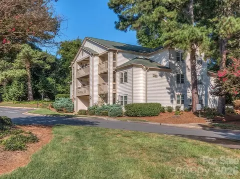 1052 Churchill Downs Ct, Charlotte, NC 28211
