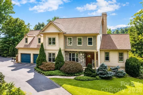 10 Blackberry Ln, Asheville, NC 28804