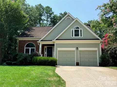 6813 Wolf Run Dr, Charlotte, NC 28277