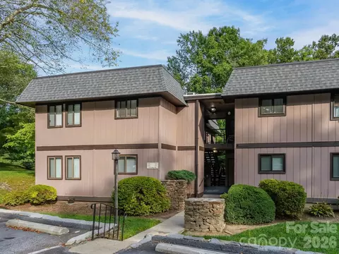 33 Lake G-1 Dr #G-1, Laurel Park, NC 28739