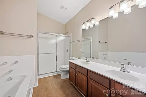 Bath - 16648 E Amberside Rd, Cornelius, NC 28031 photo 2 of 4