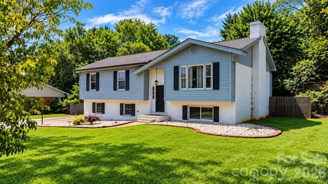1197 Zion Church Rd, Hickory, NC 28602
