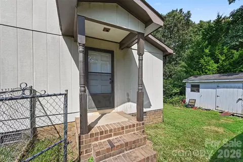 Exterior - 808 E Chestnut St, Stanley, NC 28164 photo 4 of 7