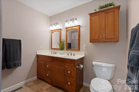 Bath - 247 Poker Branch Rd, Sylva, NC 28779 photo 1 of 3