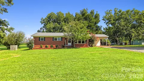 37631 Saw Mill Rd, New London, NC 28127