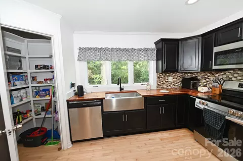 Kitchen - 3392 Pearidge Rd, Bostic, NC 28018 photo 2 of 7