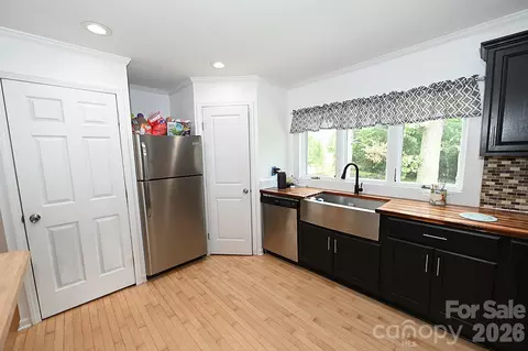 Kitchen - 3392 Pearidge Rd, Bostic, NC 28018 photo 4 of 7