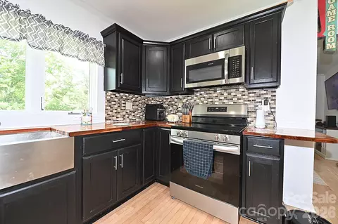 Kitchen - 3392 Pearidge Rd, Bostic, NC 28018 photo 5 of 7