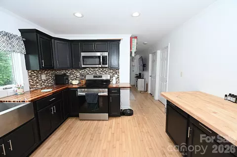Kitchen - 3392 Pearidge Rd, Bostic, NC 28018 photo 3 of 7