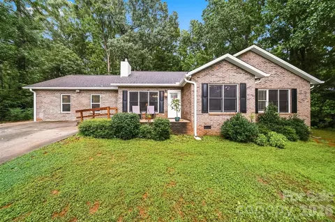3933 Mattingly Dr, Hickory, NC 28602