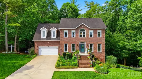 6253 Riviera Run Estates Dr, Hickory, NC 28601