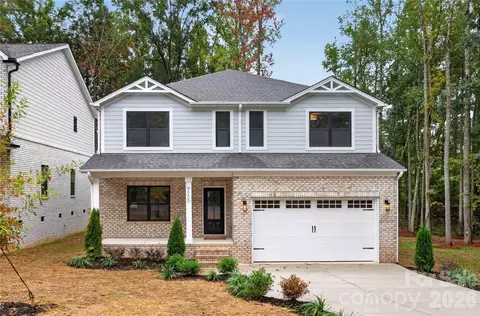 9000 Pinenoll Ln, Charlotte, NC 28215
