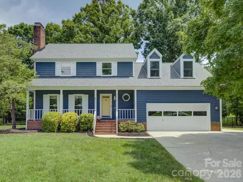 13736 Strathaven Dr, Matthews, NC 28105