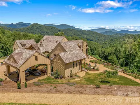 384 Doan Town Rd, Burnsville, NC 28714