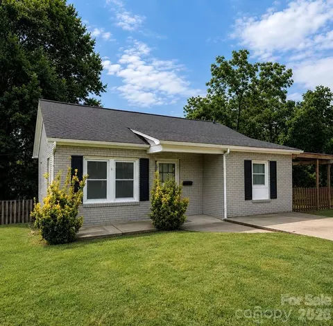 56 1st Se Ave SE, Taylorsville, NC 28681
