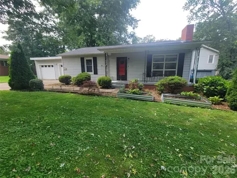 678 Brown Ave, Waynesville, NC 28786