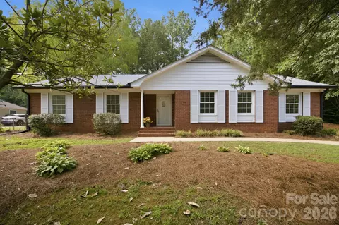 1045 S Magnolia St, Mooresville, NC 28115