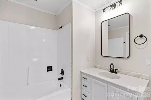 Bath - 150 Kent Rd, Salisbury, NC 28147 photo 2 of 5
