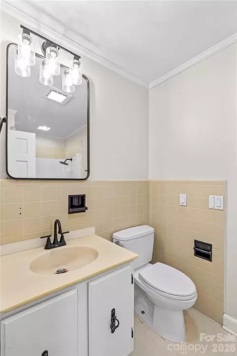 Bath - 150 Kent Rd, Salisbury, NC 28147 photo 3 of 5