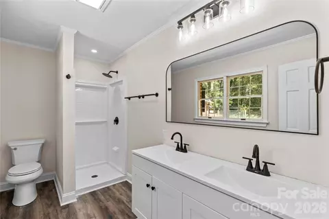 Bath - 150 Kent Rd, Salisbury, NC 28147 photo 1 of 5