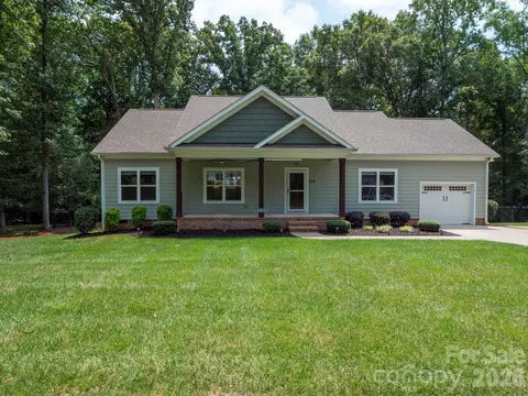 216 Paradise Dr, Belmont, NC 28012