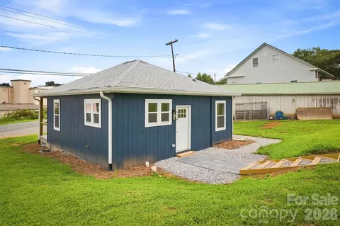 Exterior - 100 Gardner St, Hickory, NC 28601 photo 3 of 5