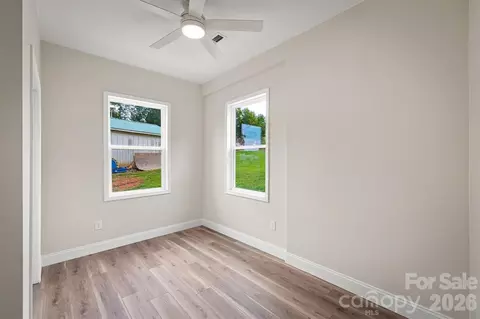 Bedroom - 100 Gardner St, Hickory, NC 28601 photo 2 of 2