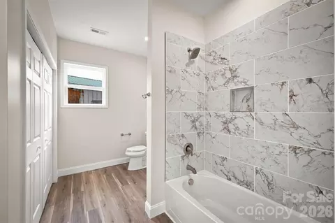 Bath - 100 Gardner St, Hickory, NC 28601 photo 1 of 1