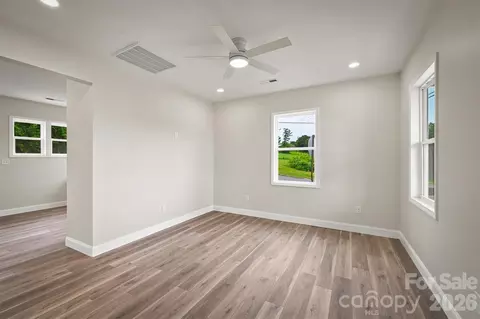 Living - 100 Gardner St, Hickory, NC 28601 photo 2 of 4