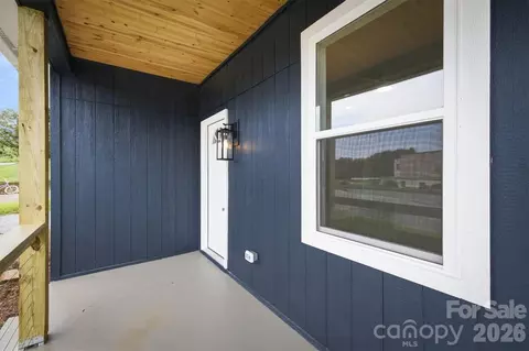 Exterior - 100 Gardner St, Hickory, NC 28601 photo 2 of 5
