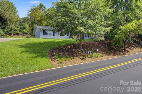 575 Sand Hill Rd, Asheville, NC 28806
