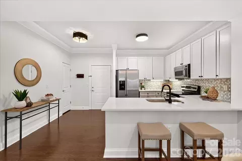 721 Governor Morrison 526 St #526, Charlotte, NC 28211