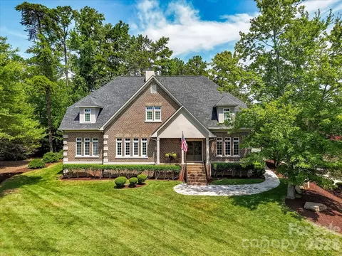 3520 Providence Plantation Ln, Charlotte, NC 28270