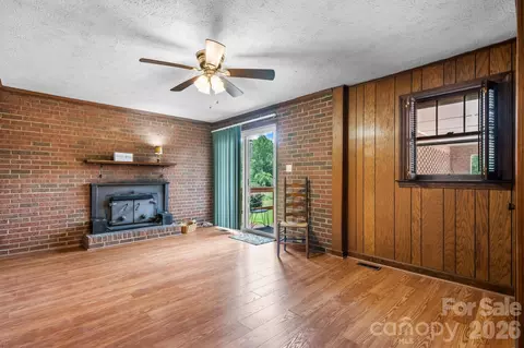 Living - 316 Drexel Rd, Morganton, NC 28655 photo 2 of 3
