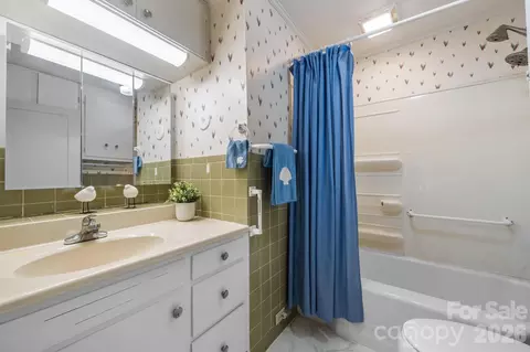 Bath - 316 Drexel Rd, Morganton, NC 28655 photo 1 of 1