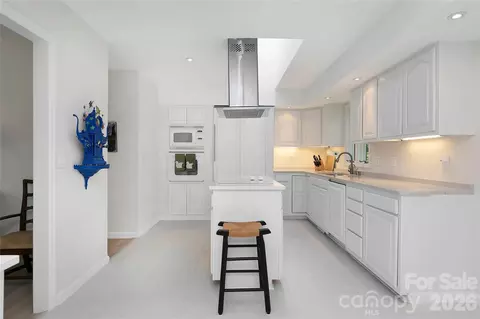 Kitchen - 4 Nvya Ct, Brevard, NC 28712 photo 2 of 4