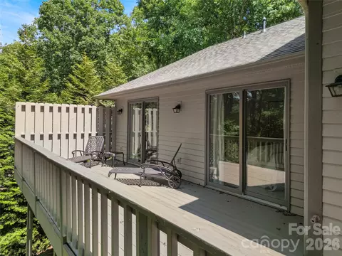 Exterior - 4 Nvya Ct, Brevard, NC 28712 photo 4 of 9